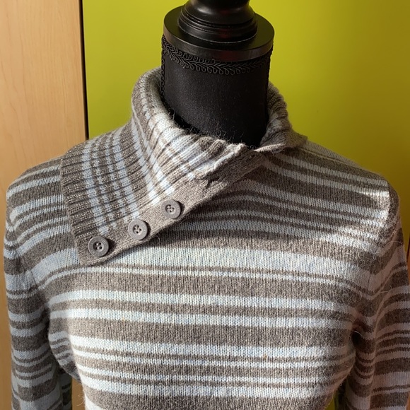 DKNY Sweater Turtleneck - Picture 2 of 12